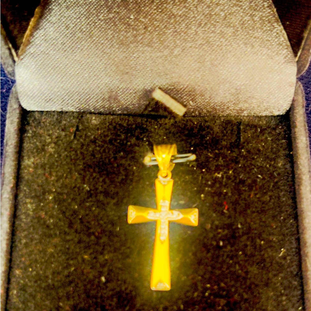10k gold Cross Pendant.